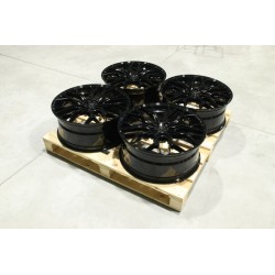 Set of CVR1 22x9 ET39 5x108 Gloss Black